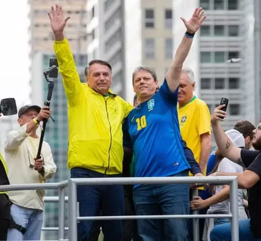 Bolsonaro e Tarcísio almoçam juntos em meio à crise por tarifaço de Trump